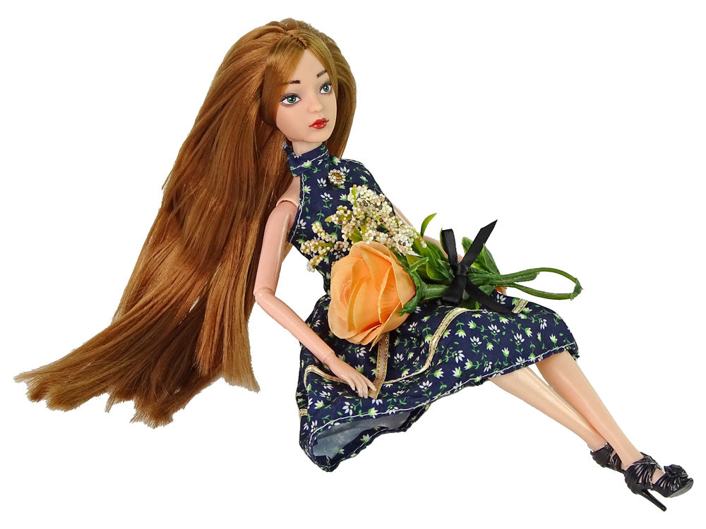 Lutka za igru Emily za modnu reviju sa buketićem - 30 cm