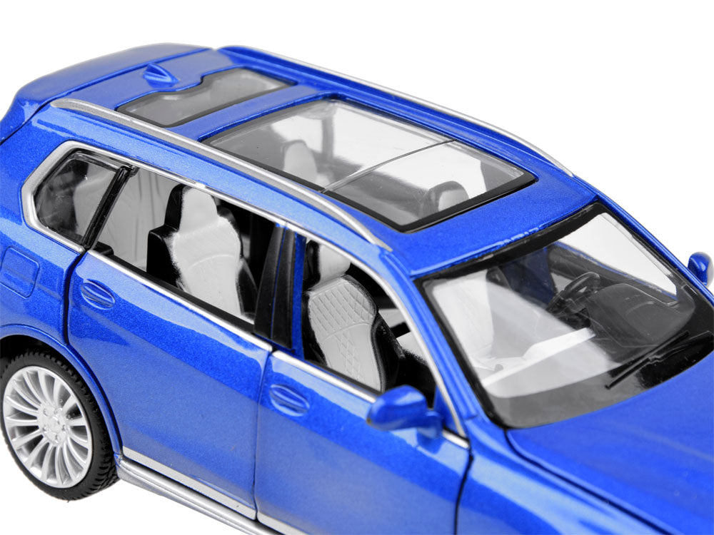 Metalni autić BMW X7 (1:32)