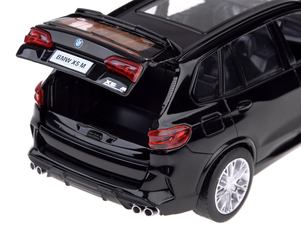 Metalni BMW X5M s efektima