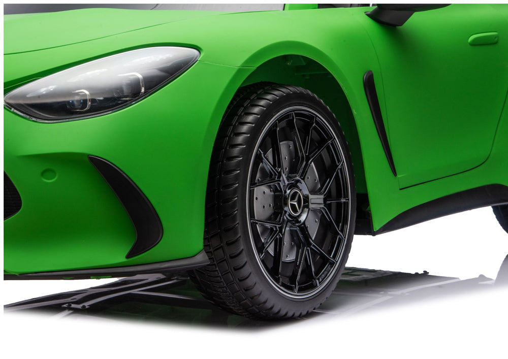 Licencirani auto na akumulator Mercedes GT63 AMG DK-GT63 24V – dvosjed – mat/zelena