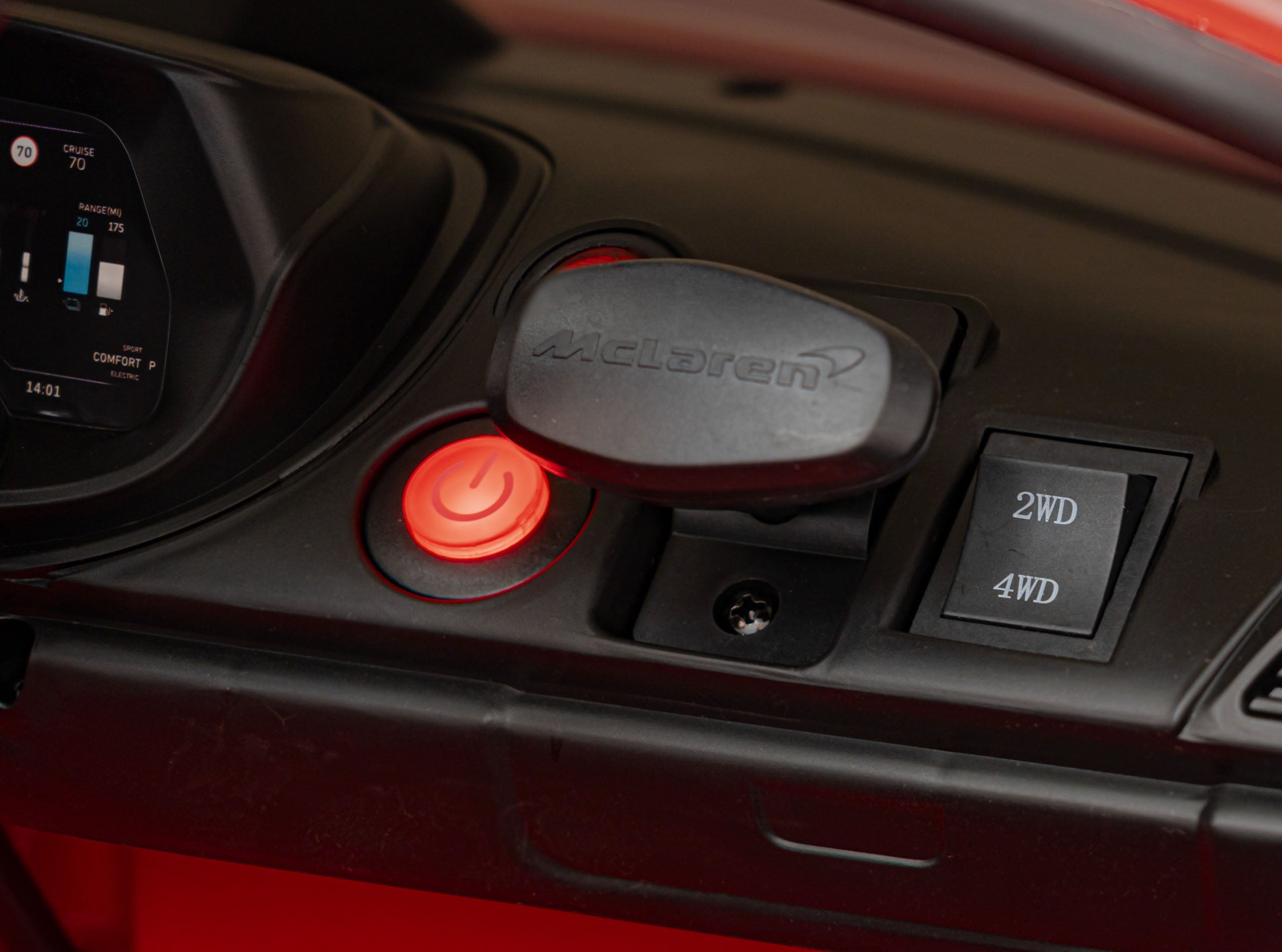 Licencirani auto na akumulator Mclaren Artura - crveni