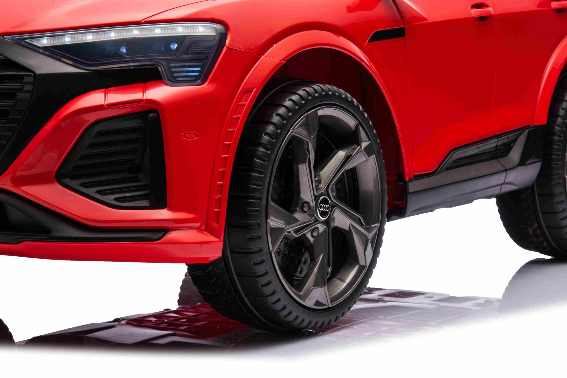 Licencirani auto na akumulator Audi SQ8 – crveni