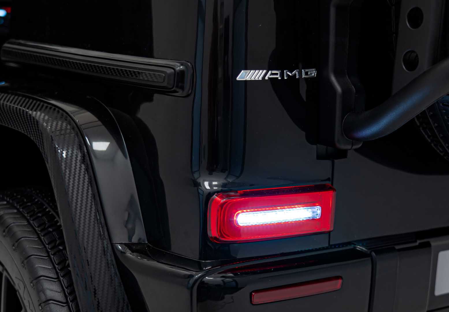 Licencirani auto na akumulator Mercedes Benz G63 AMG XXL 4x4 - dvosjed - crni