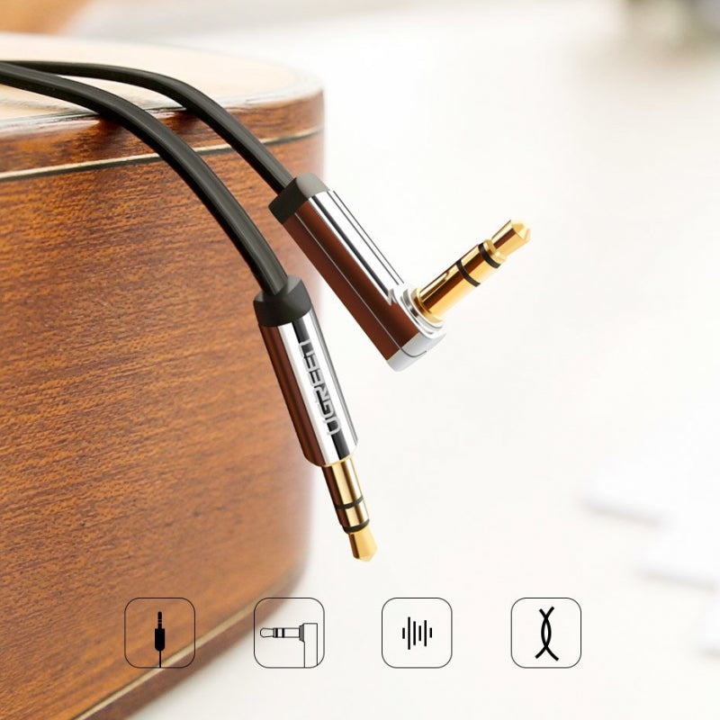 UGREEN 3.5 mm na 3.5 mm audio kabel kutni 50 cm crni